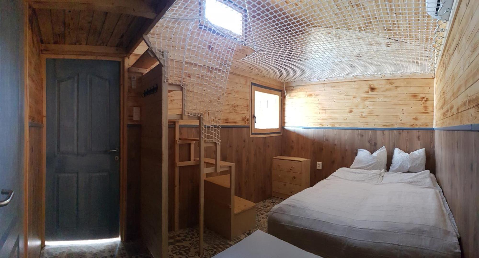Mandel Fahazak Hotel Paloznak Kamer foto