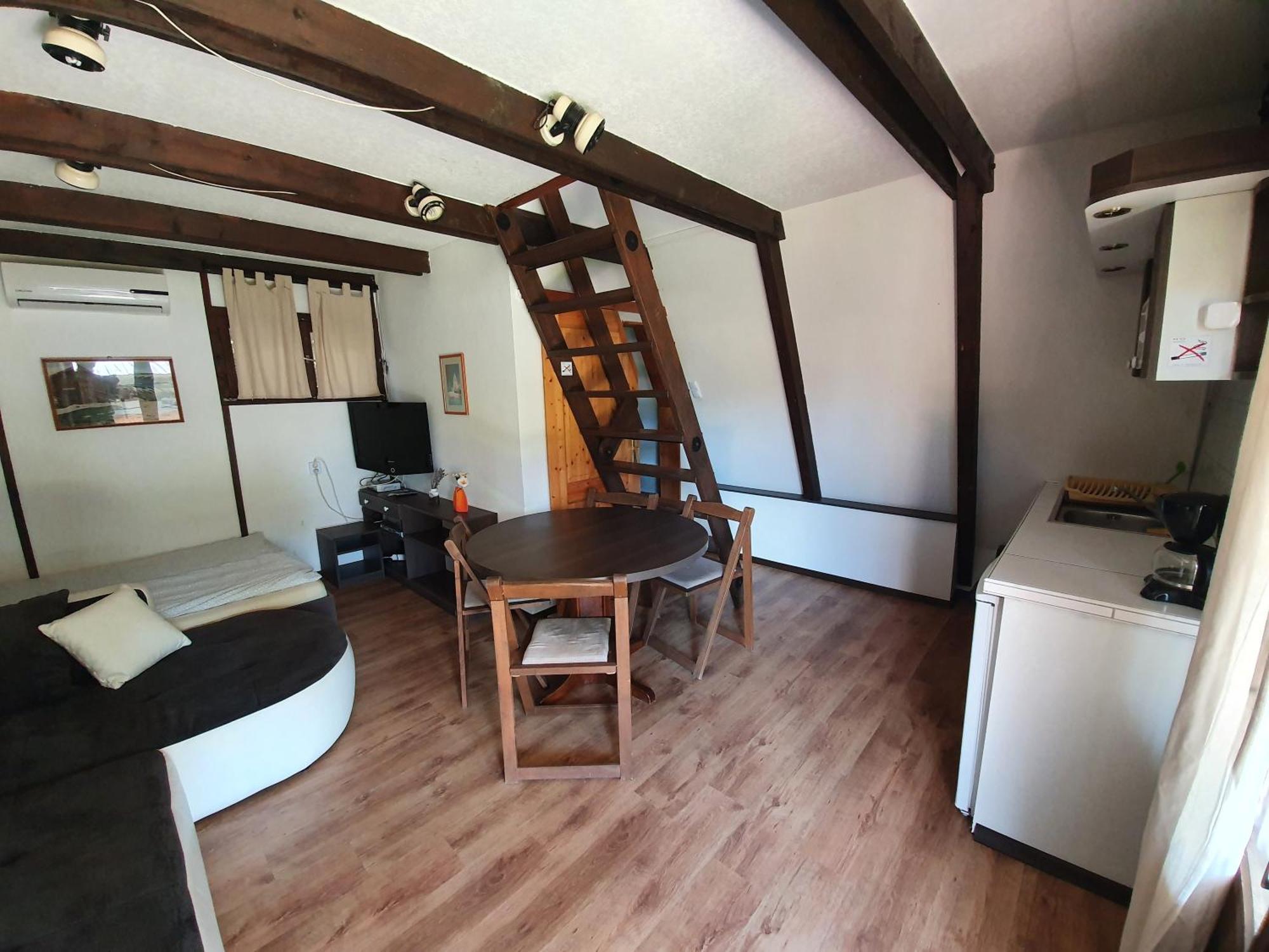 Mandel Fahazak Hotel Paloznak Kamer foto